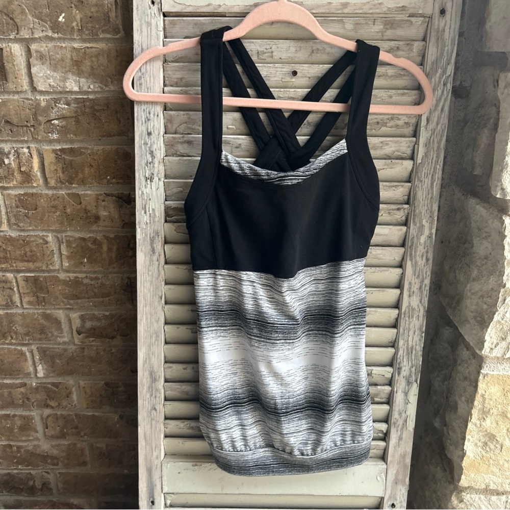 Athleta Crunch and Punch Tank Top Black Small Black White Athletic